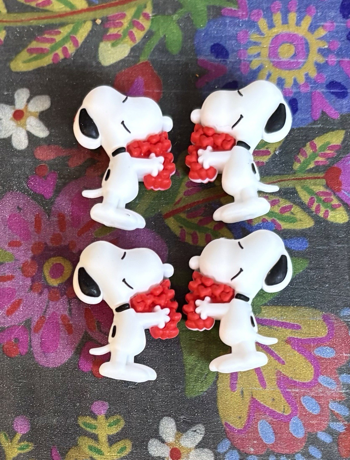 4 Piece 3D Joe Cool Snoopy Dog With Hearts Silicone Focal Beads DIY Jewelry Pens
