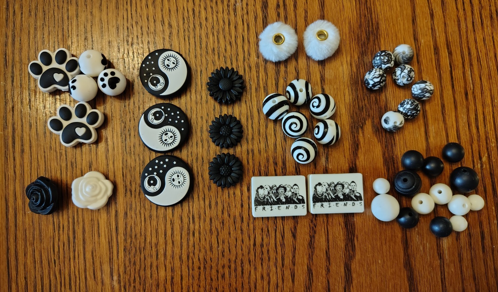 Huge Lot 300+ Silicone Beads Over 2lbs Focal Round Pattern Plain Mixed Variety