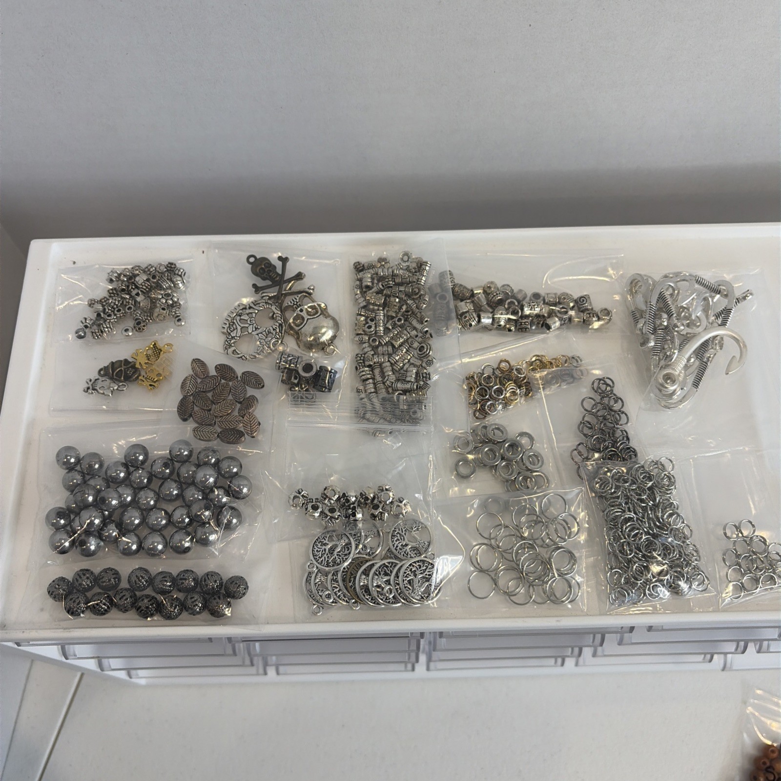 Men’s Jewelry Making Kit w/ Organizer – Stone Wood Beads Charms Paracord Elastic