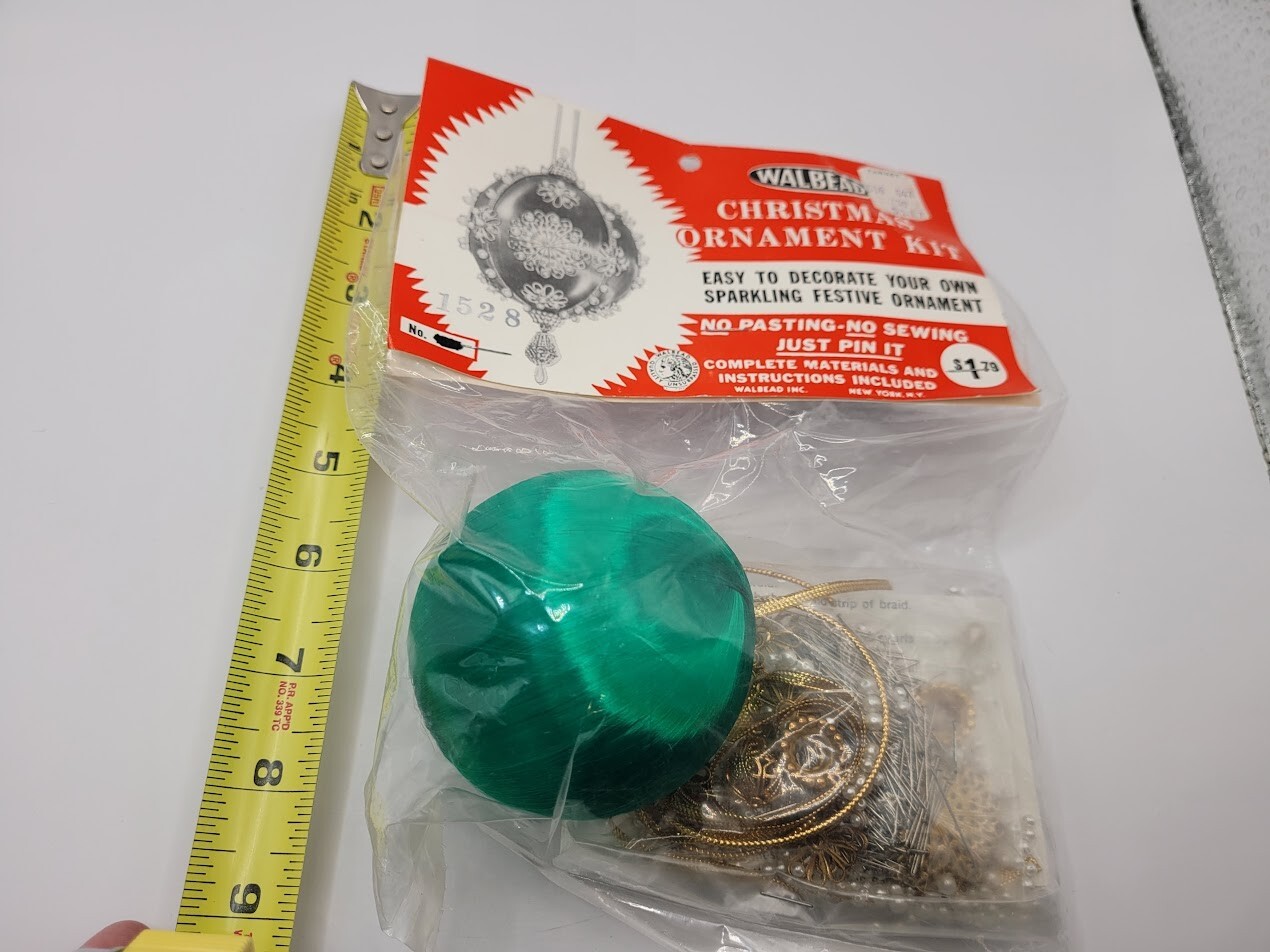 Walbead EMERALD GREEN BEAUTY Satin Sequin Bead Vtg Christmas Ornament Kit MCM