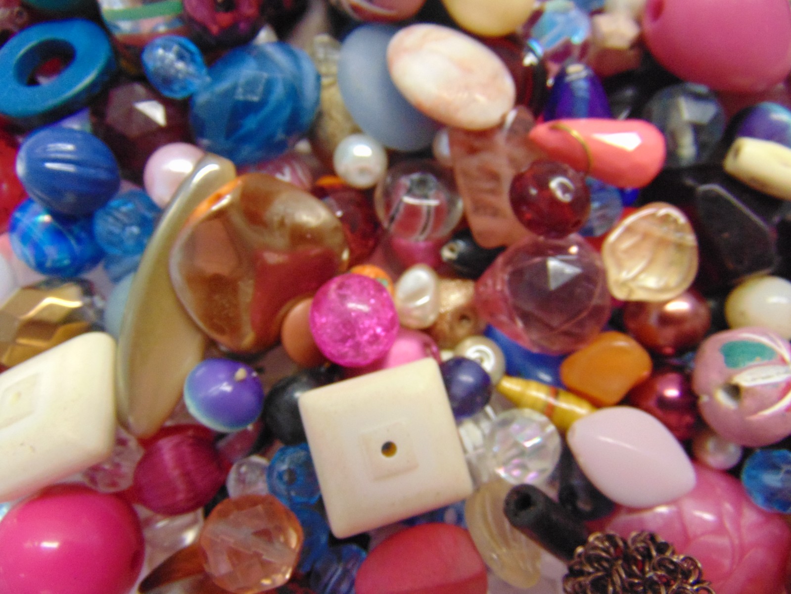 Lot 15-Vintage Acrylic/Plastic Mixed Colors/Shapes Beads Jewelry Findings 2LBS