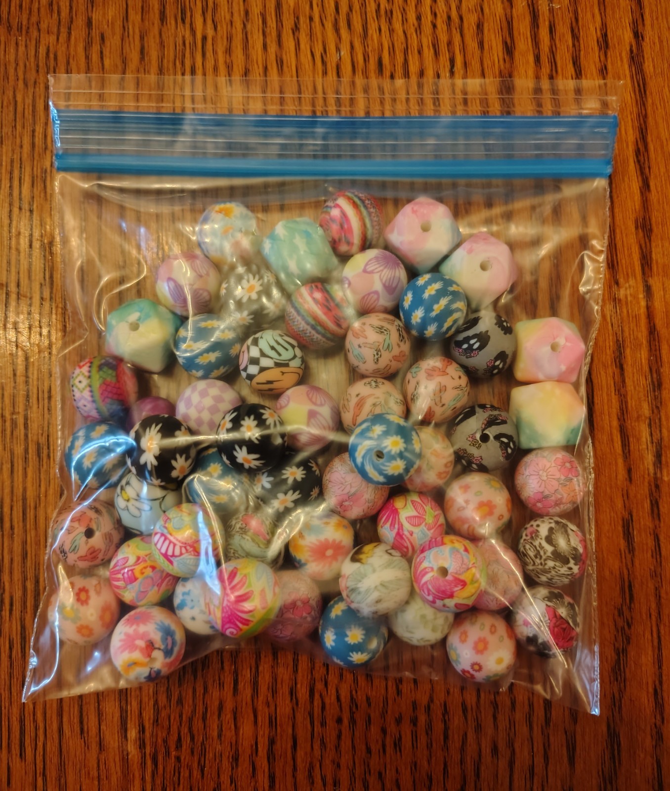Huge Lot 300+ Silicone Beads Over 2lbs Focal Round Pattern Plain Mixed Variety