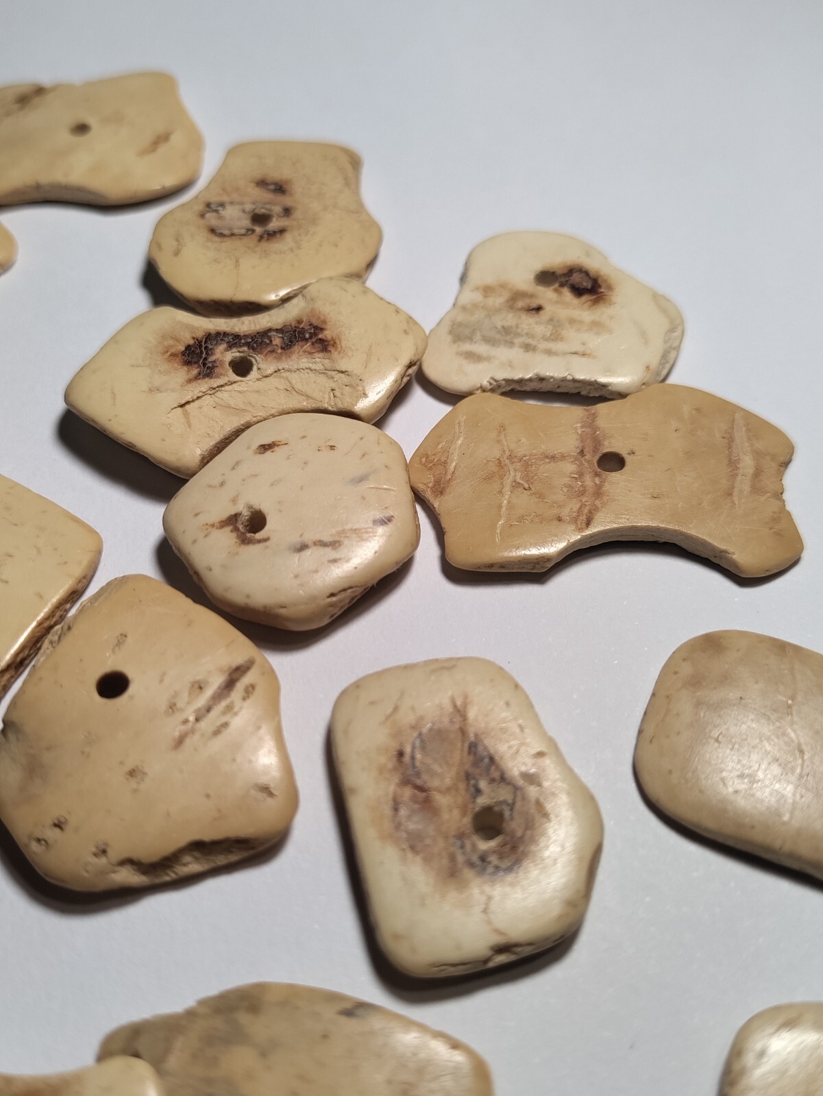 Vintage Coconut Beads, 142 Pieces In Natural Colors-brown, Yellow, Rust & Cream