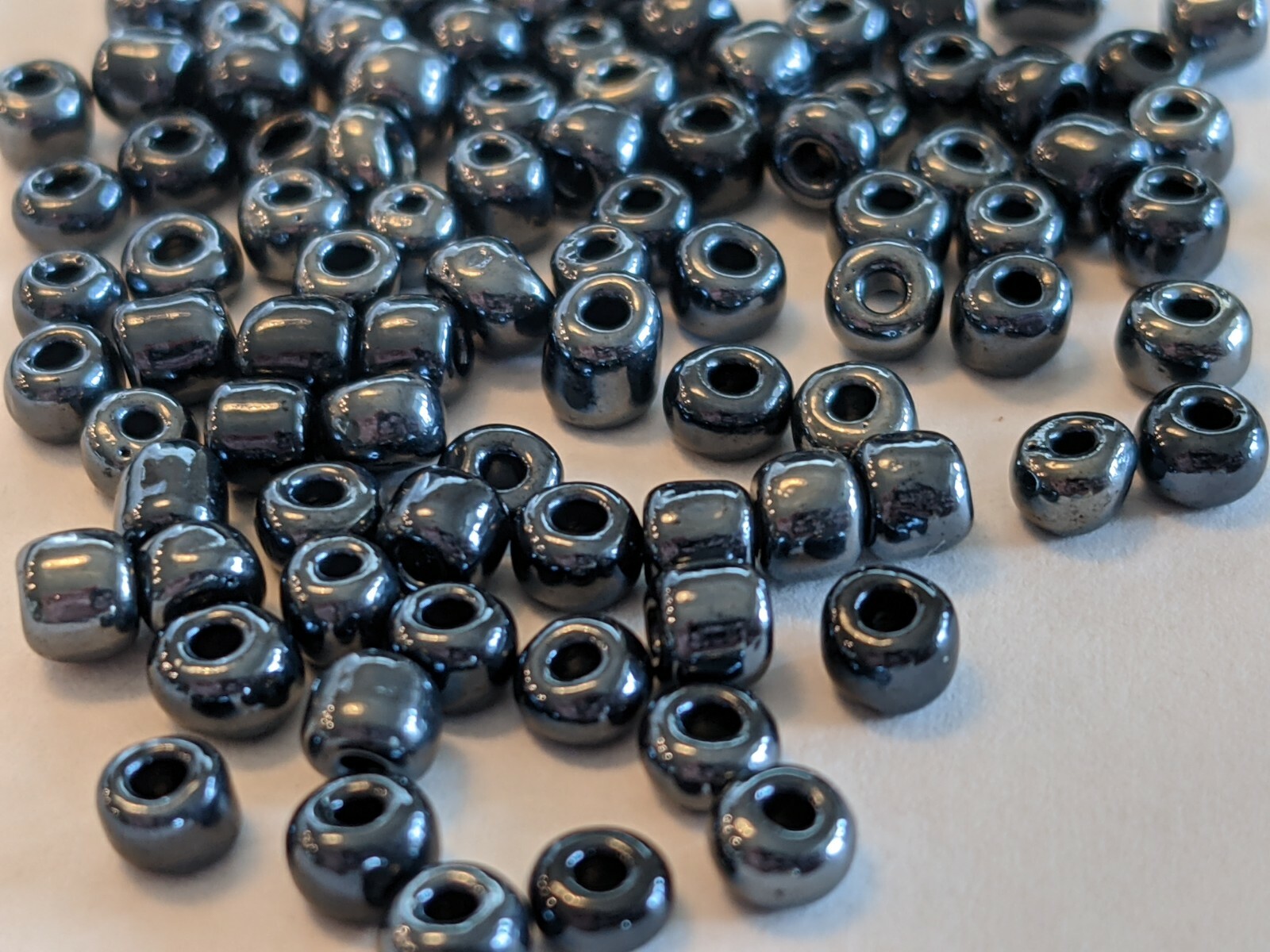 6/0 Glass Seed Beads, Iris Round, Black, 4mm, Hole: 1mm