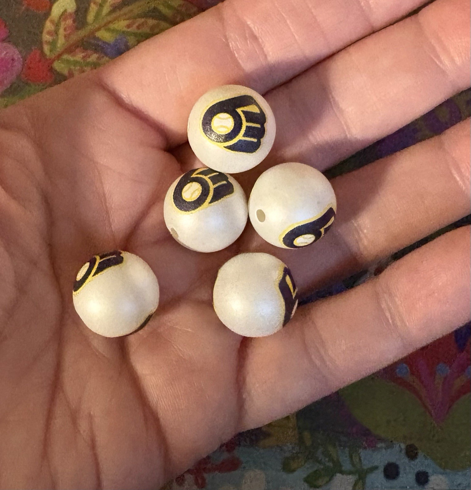 5 Pce MILWAUKEE BASEBALL Team Acrylic Focal Beads 16mm NEW Sports Style 1