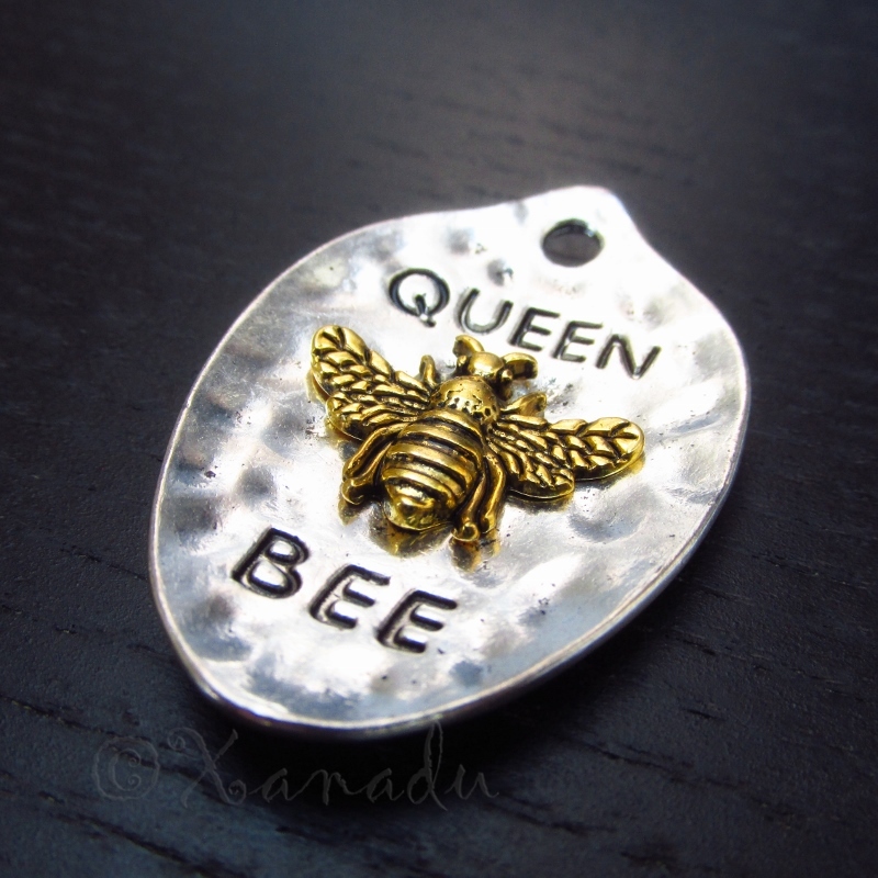 Queen Bee 43mm Antiqued Gold And Silver Plated Pendants C3996 – 2, 5 Or 10PCs
