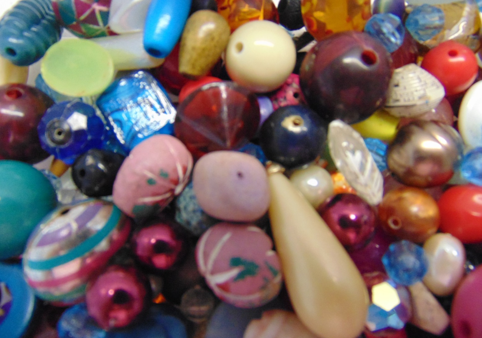 Lot 15-Vintage Acrylic/Plastic Mixed Colors/Shapes Beads Jewelry Findings 2LBS