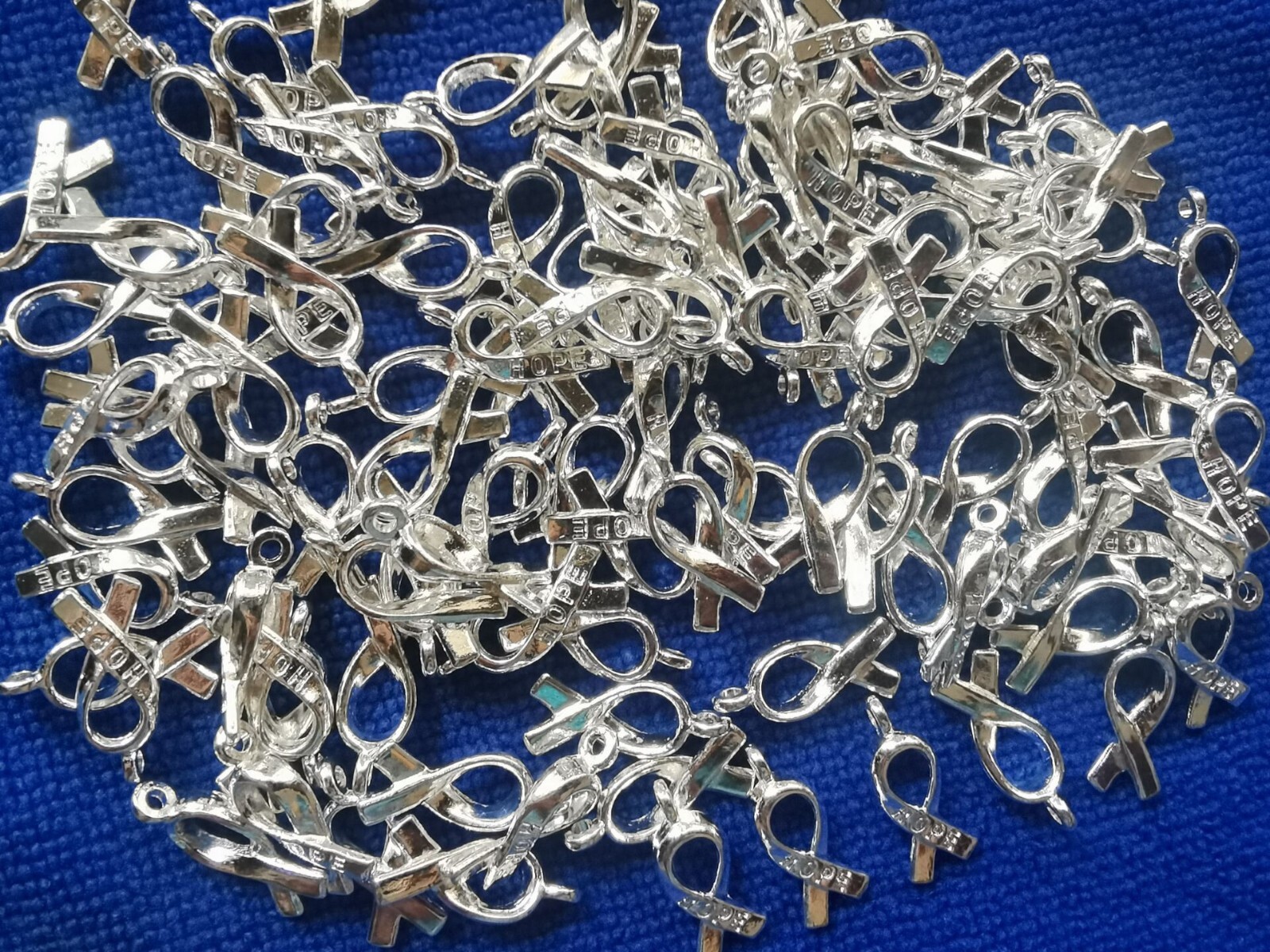 420PCS Shinny Silver Plated Cancer Awareness HOPE Ribbon Charms Jewelry Making