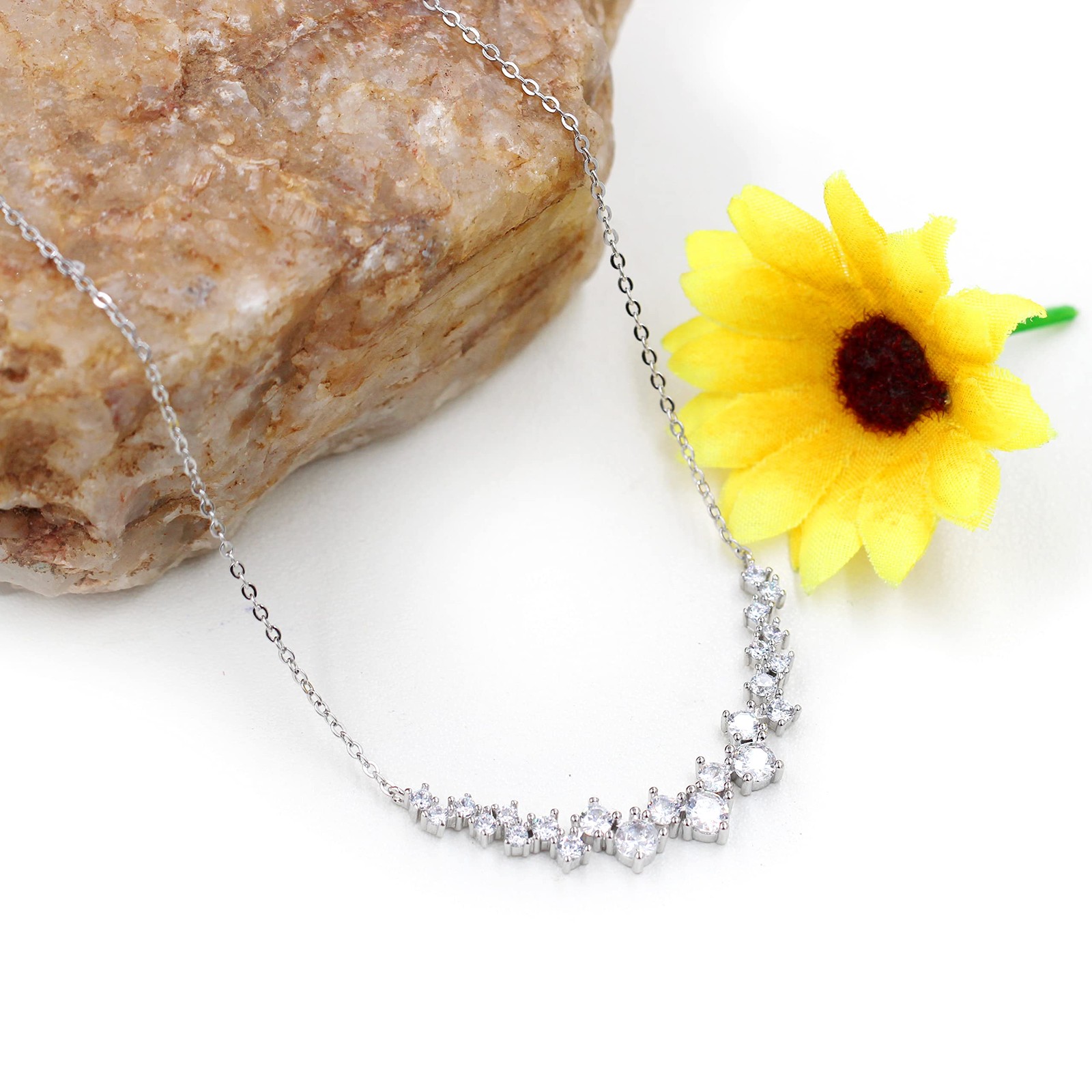 Womens Platinum Plated Round Cubic Zirconia Choker Necklace Light Luxury Clavicl