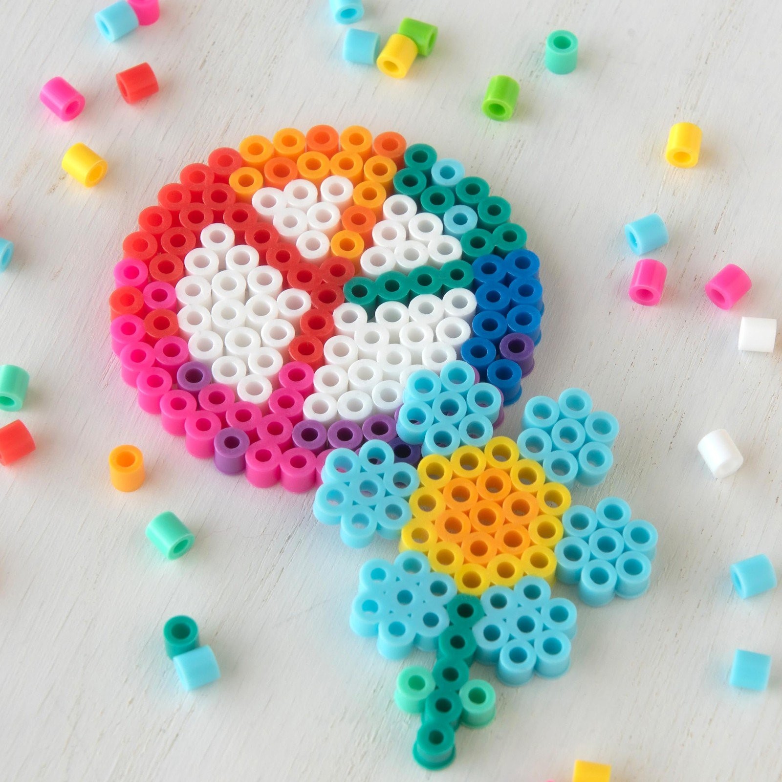 Perler 80-42988 Daisy Love Big Bucket Fused Bead Activity Kit with 16 Unique…
