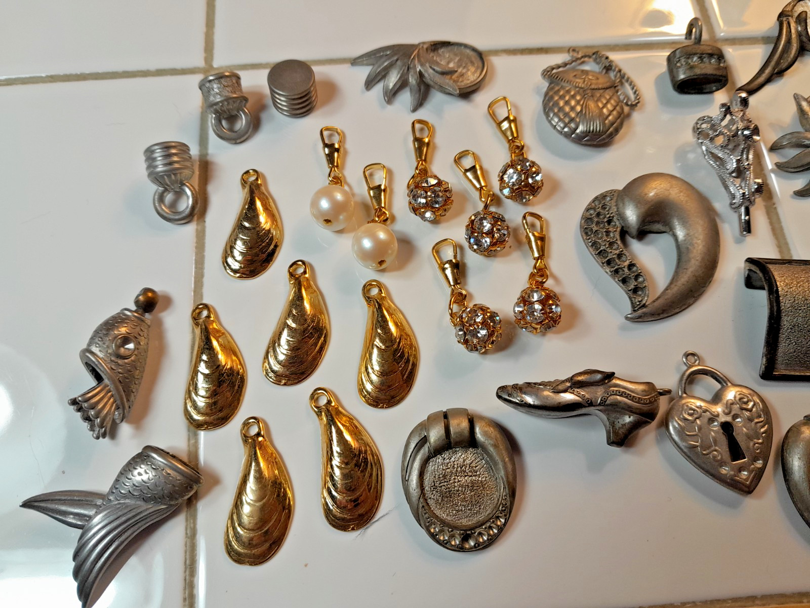 Vintage Metal bits for Jewelry Mixed Media LOT Golf Oyster Purse Charm Pendant