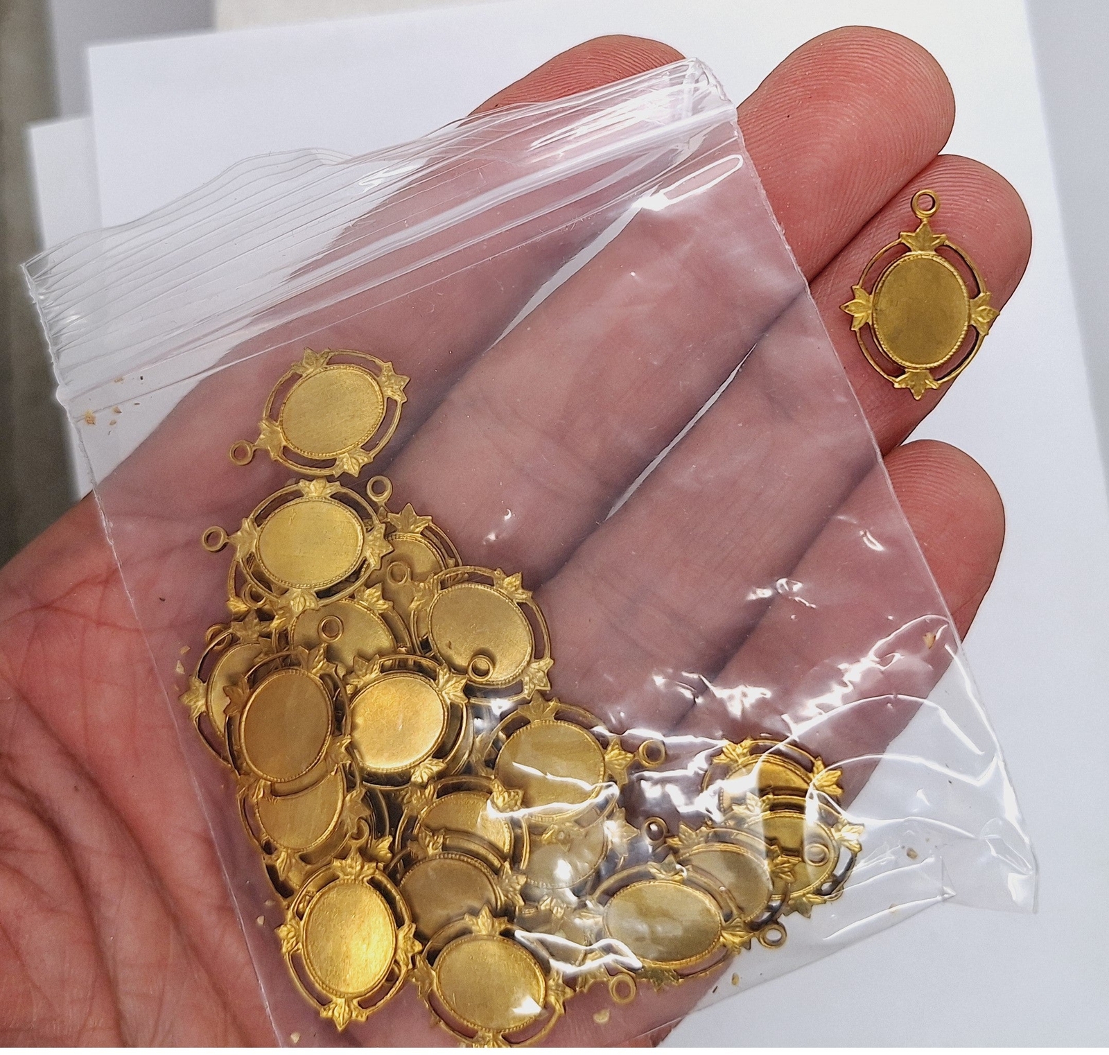 30pc Lot Close Out 10x8mm Raw Brass Cameo Setting with Ring L671