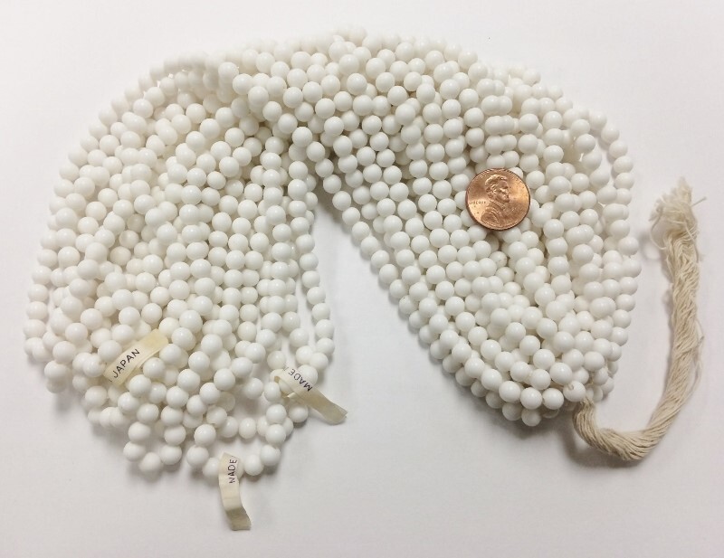 1200 PIECES (3/4LB) VINTAGE JAPANESE GLASS WHITE 5.5mm. ROUND SMOOTH BEADS 4008