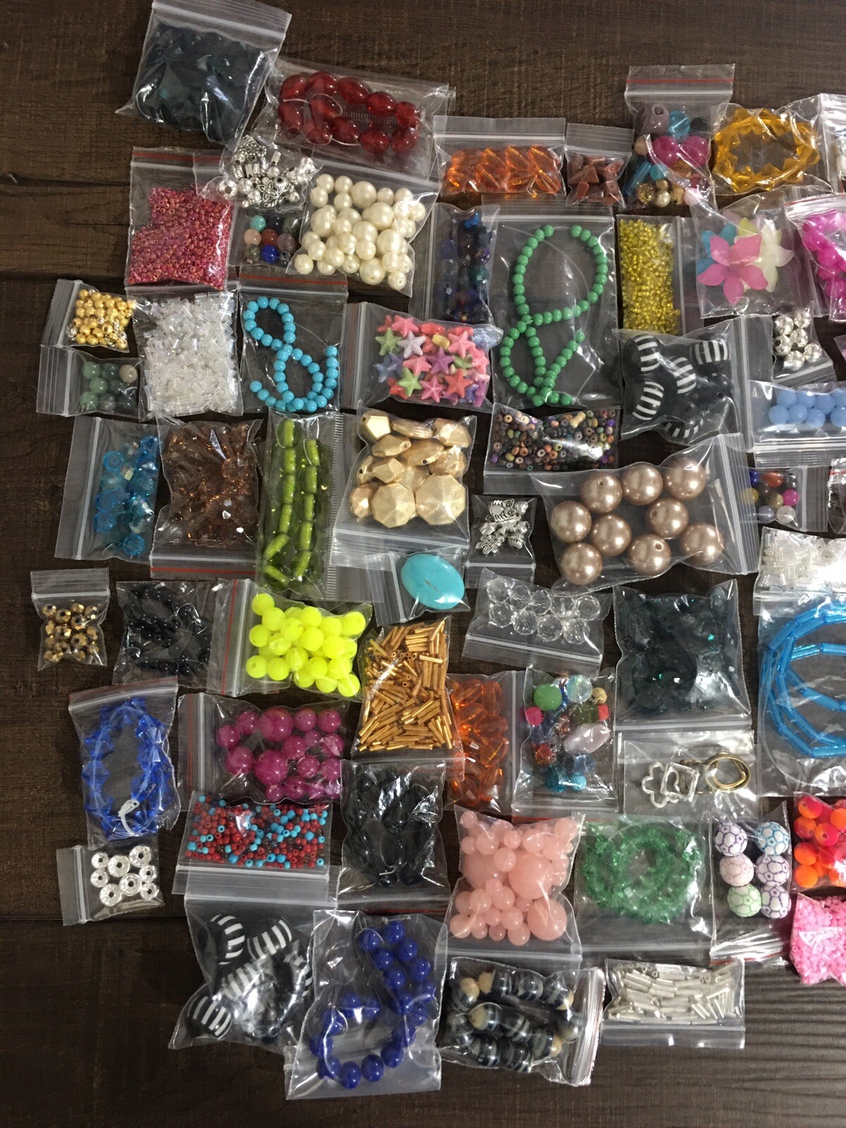 Lot Of BEADS 40 Bags Jewelry Making Supplies Loose Mixed Glass Acrylic Metal👑🐝