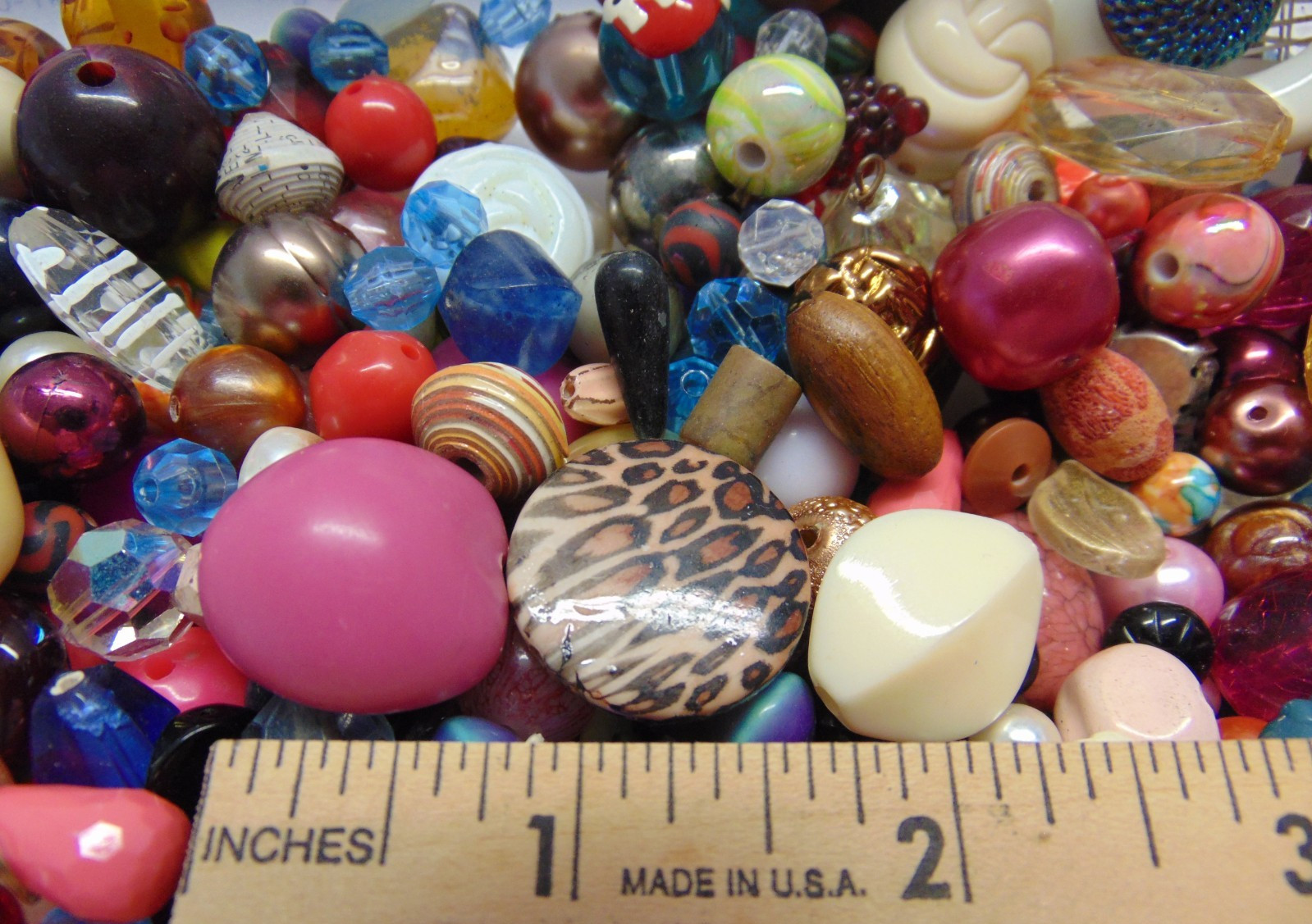 Lot 15-Vintage Acrylic/Plastic Mixed Colors/Shapes Beads Jewelry Findings 2LBS
