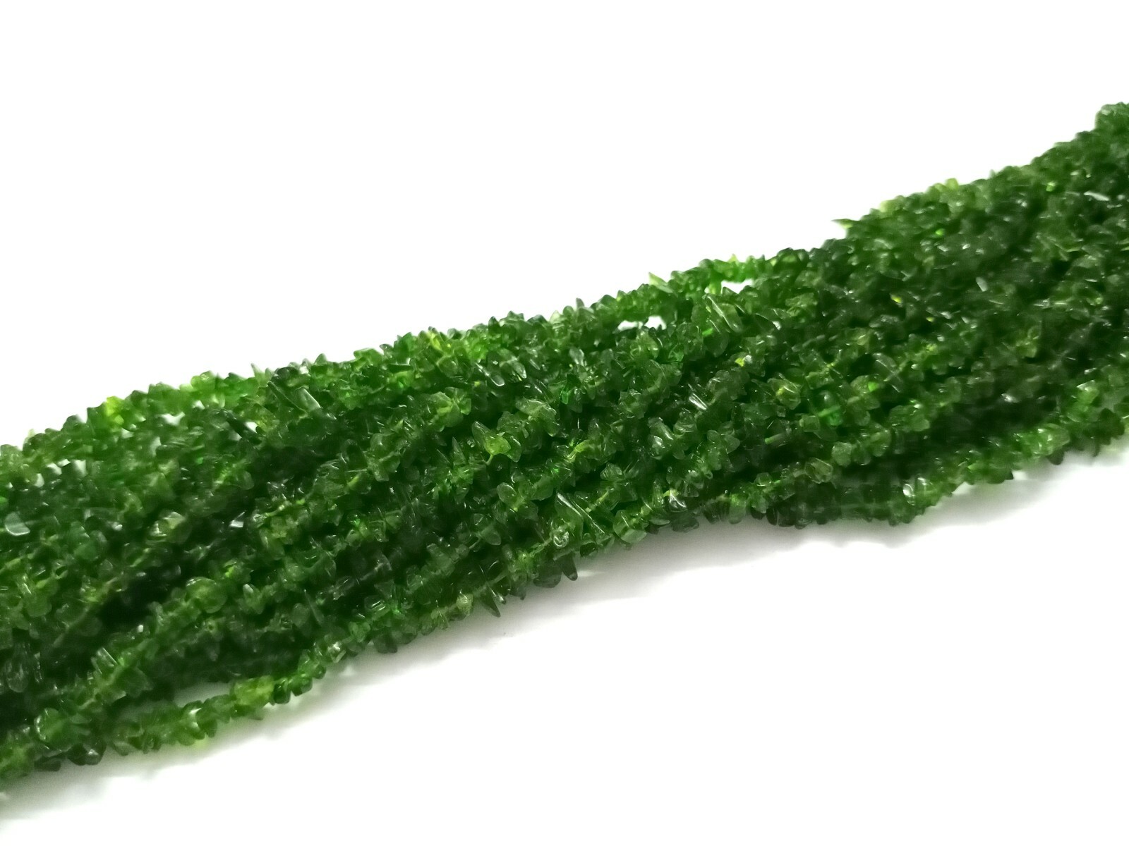 Natural Chrome Diopside Chips Smooth 3-5mm Gemstone Chip Beads 34″Inch Strand