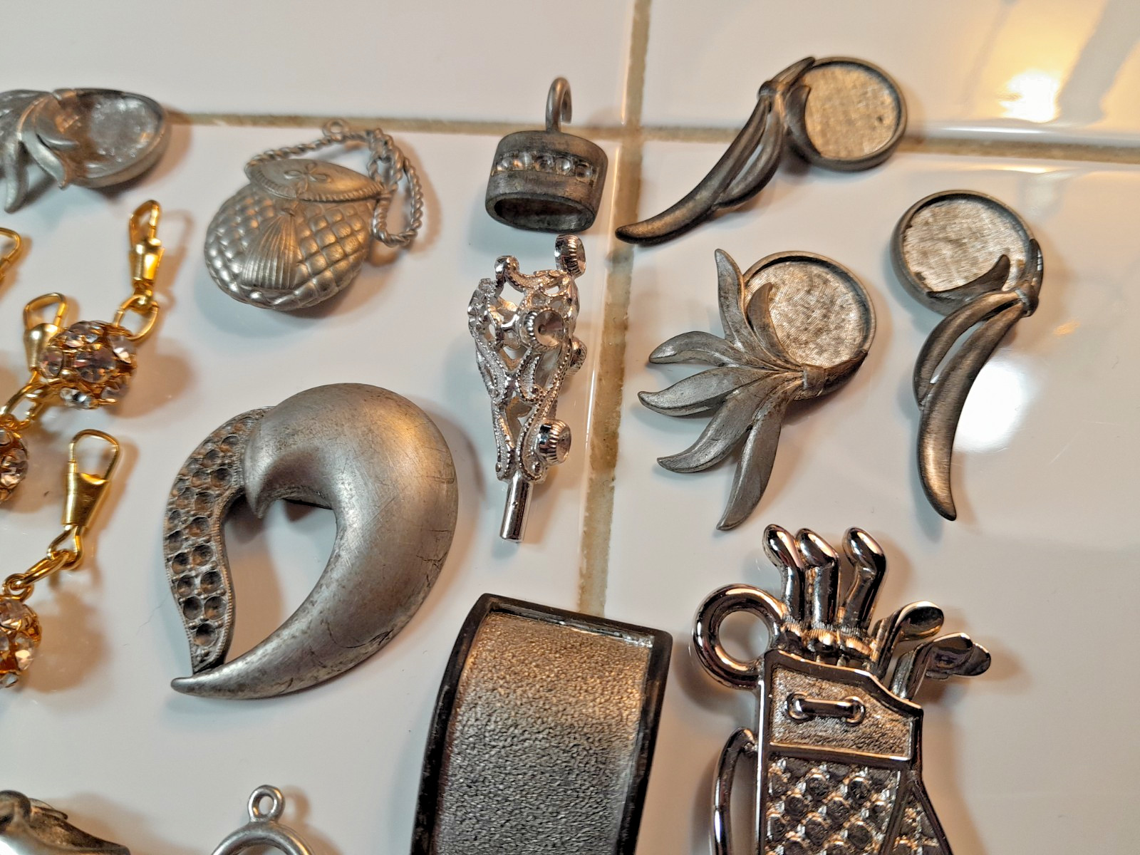 Vintage Metal bits for Jewelry Mixed Media LOT Golf Oyster Purse Charm Pendant