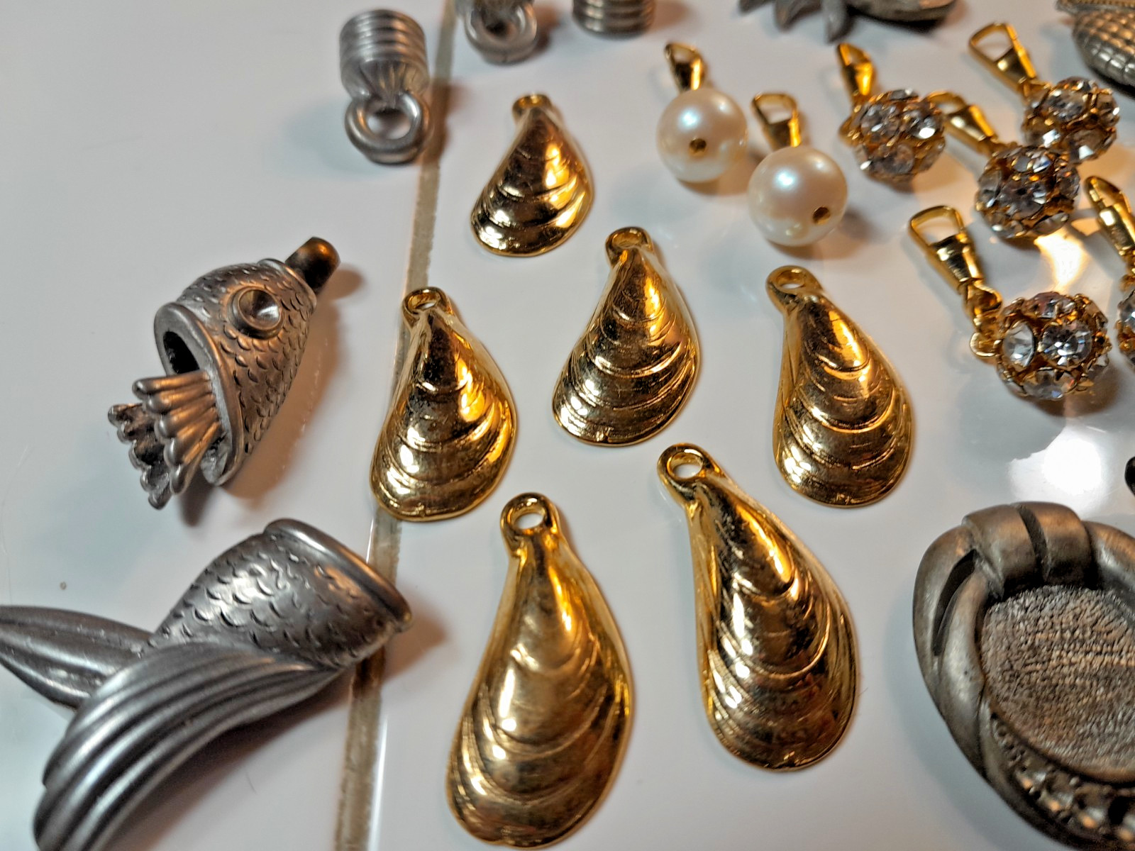 Vintage Metal bits for Jewelry Mixed Media LOT Golf Oyster Purse Charm Pendant