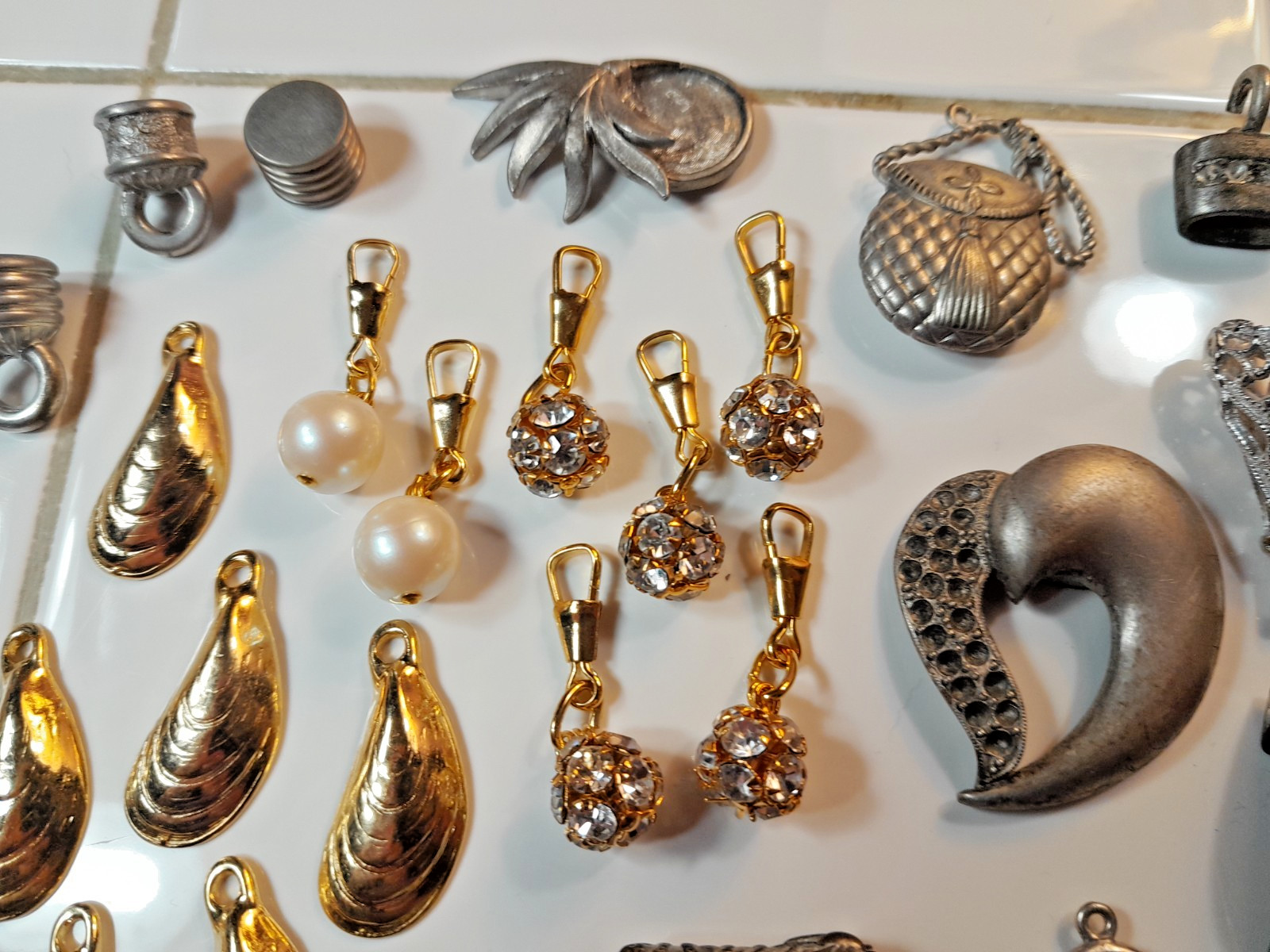 Vintage Metal bits for Jewelry Mixed Media LOT Golf Oyster Purse Charm Pendant