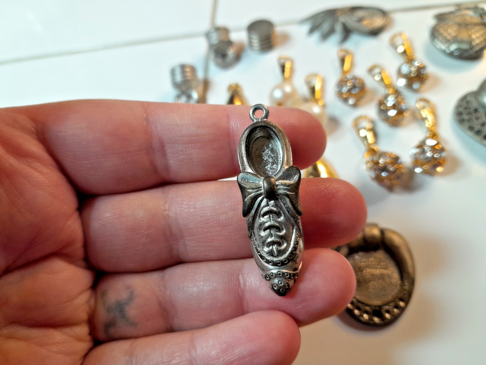 Vintage Metal bits for Jewelry Mixed Media LOT Golf Oyster Purse Charm Pendant