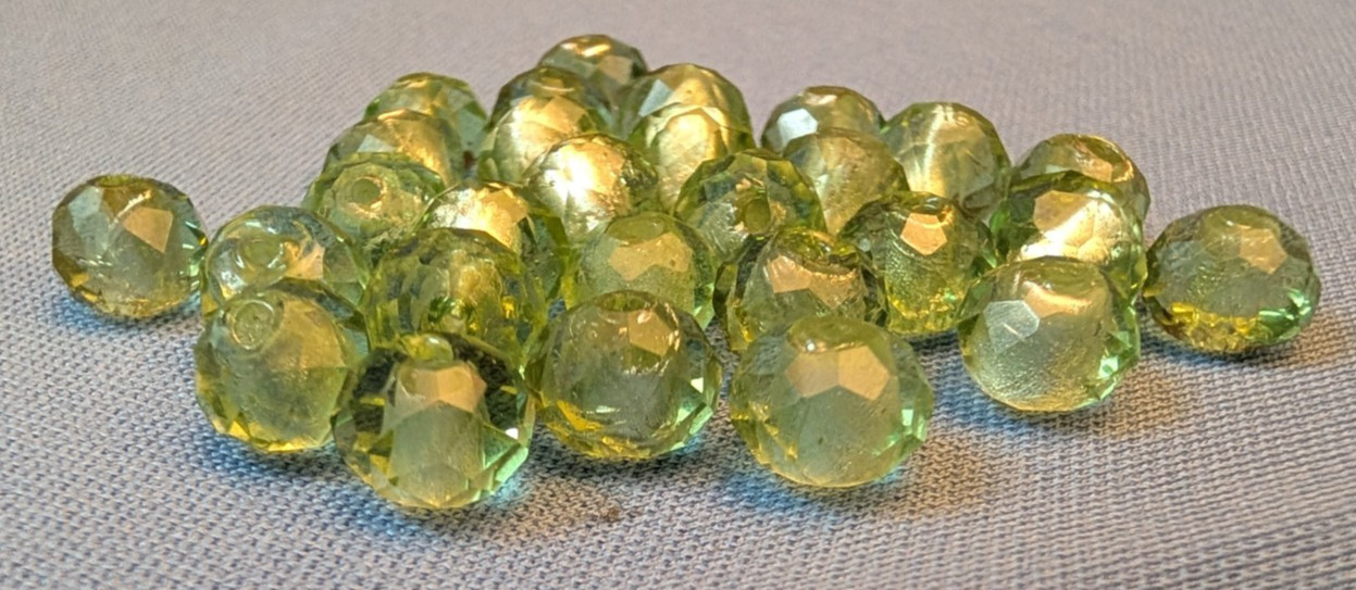 28 vtg glass faceted green beads for necklace
