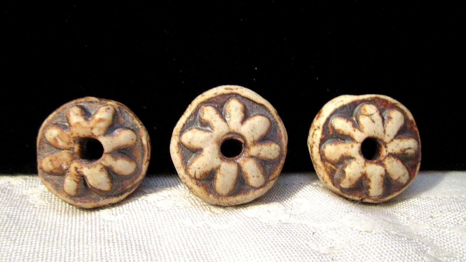 (3) VINTAGE Artisan STONEWARE UNGLAZED BUTTON BEADS Hippie FLOWER POWER DAISIES