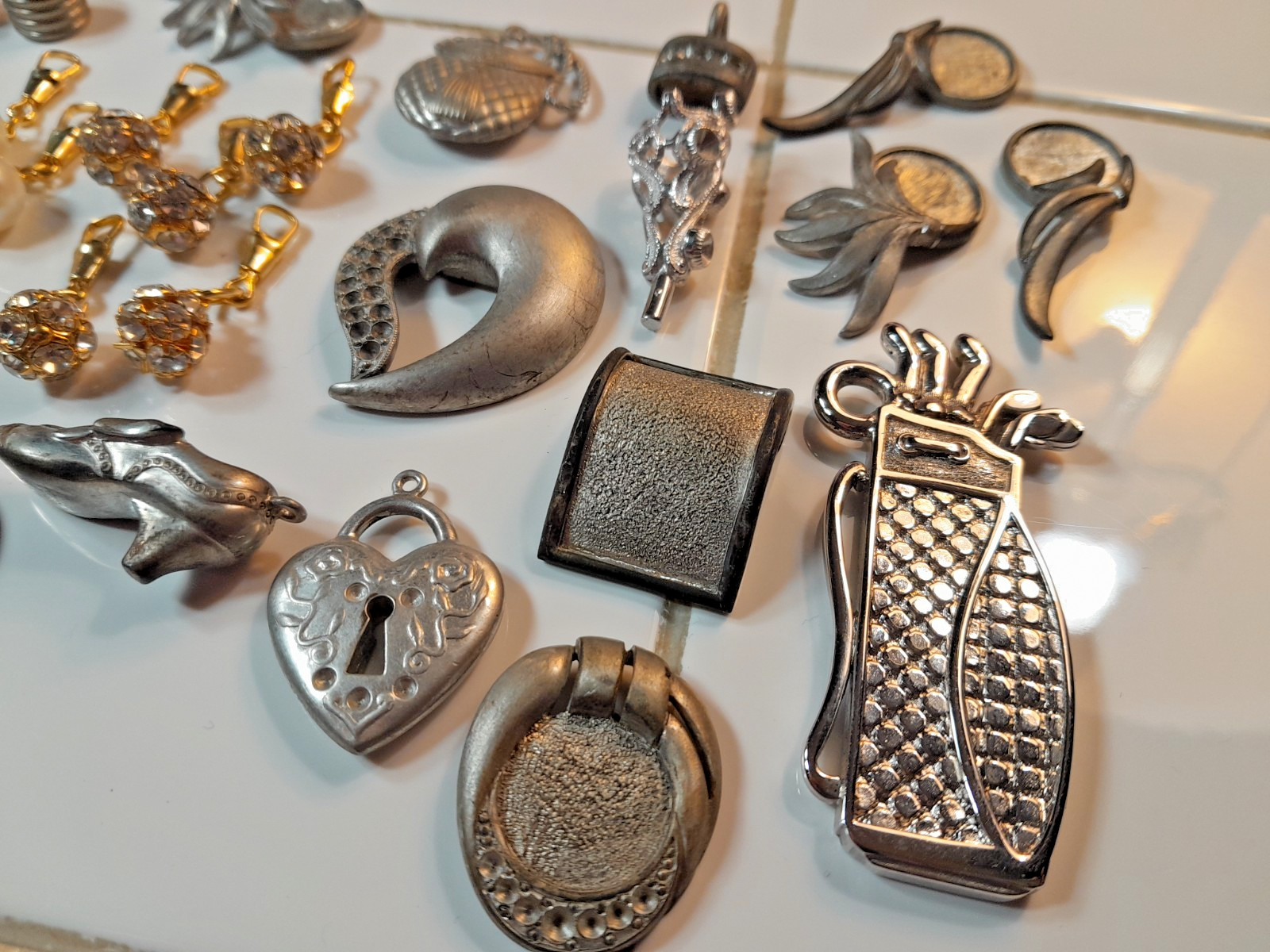 Vintage Metal bits for Jewelry Mixed Media LOT Golf Oyster Purse Charm Pendant