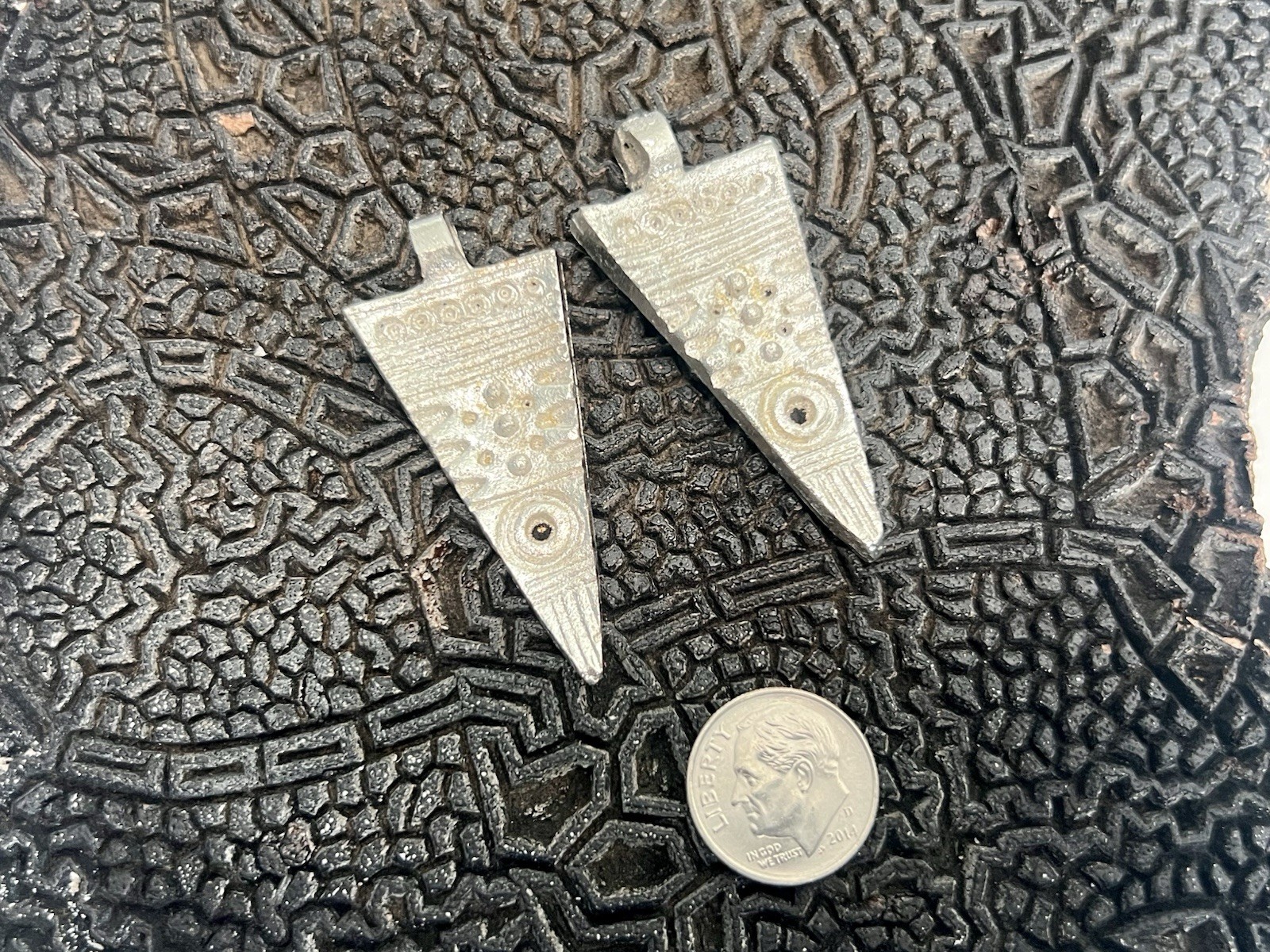 2 Pcs Vintage Arrowhead Arrow Bright Silver Tone Pendants Ro-Do Findings Making