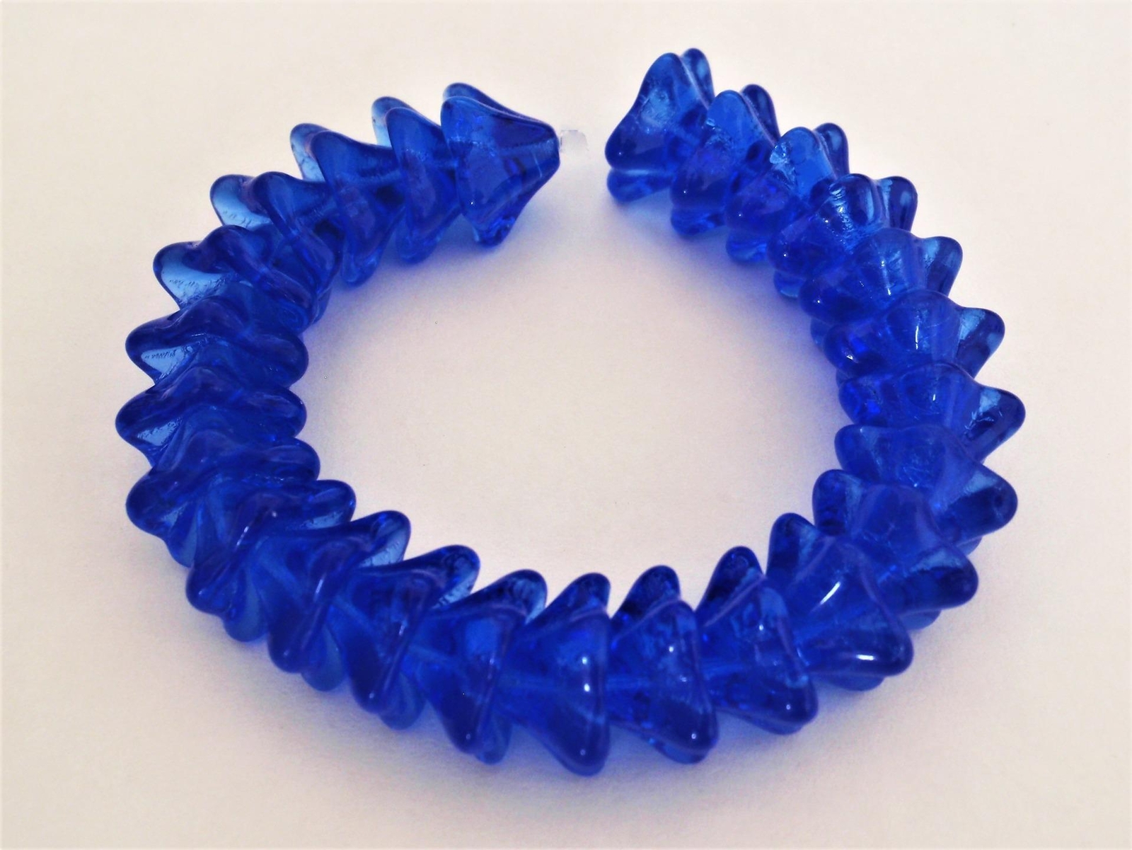 12 13 mm Trumpet Flower Beads: Sapphire