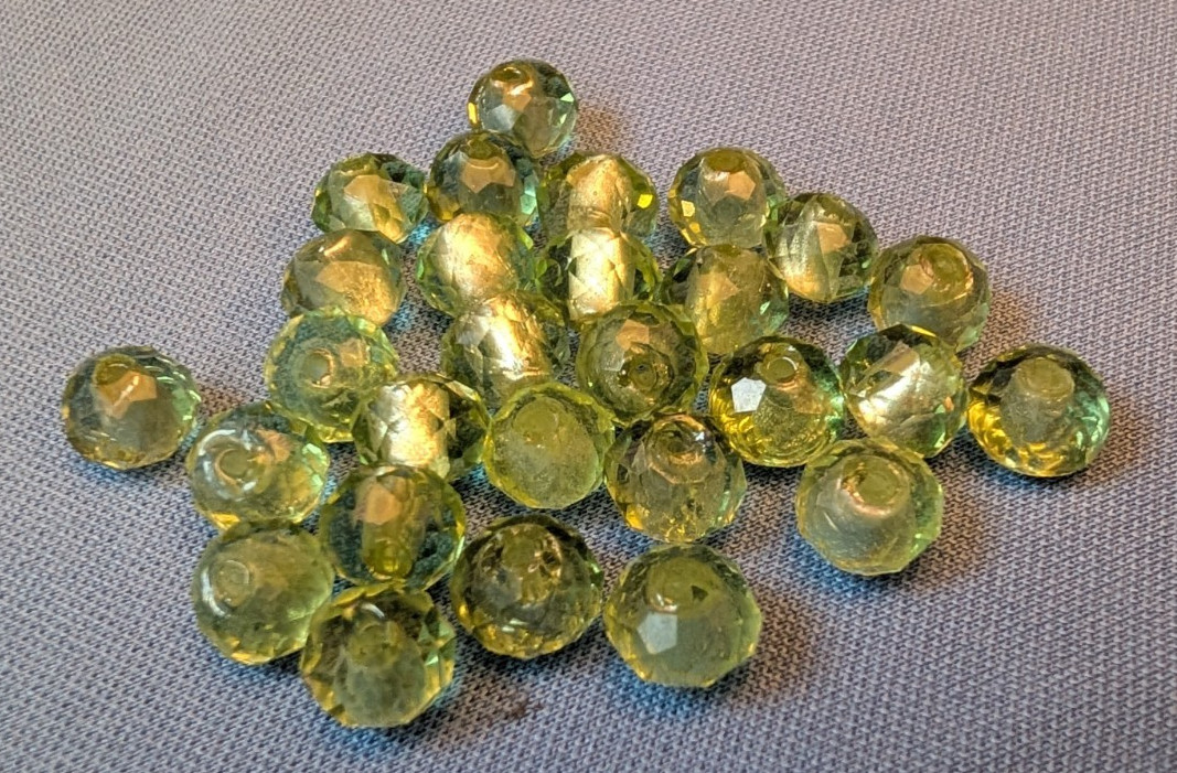 28 vtg glass faceted green beads for necklace