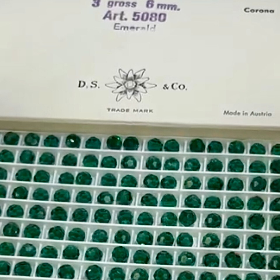 Swarovski Art 5080 Vintage 1/2 Drilled Round Beads Emerald Half Drill 6mm 12pcs