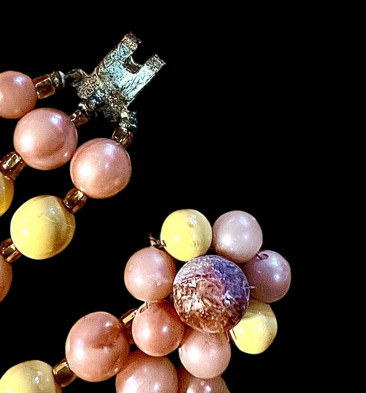 18” Vintage Unbranded 3 Strands Of Rose, Yellow & Purple Colored Round Beads