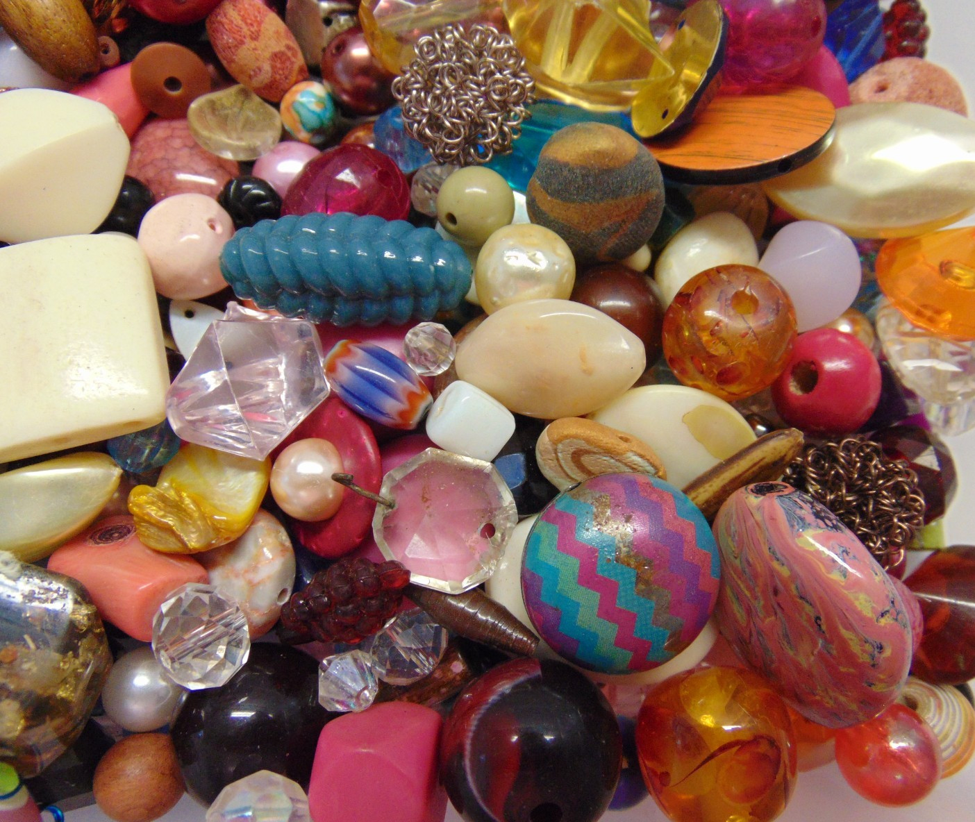 Lot 15-Vintage Acrylic/Plastic Mixed Colors/Shapes Beads Jewelry Findings 2LBS