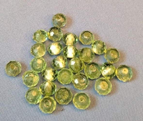 28 vtg glass faceted green beads for necklace