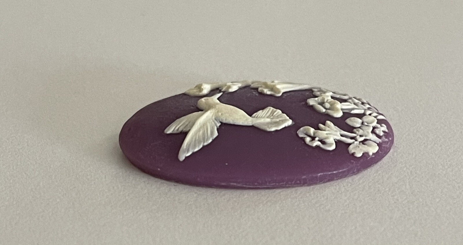 Vintage Hummingbird Garden Cabochon – 40x30mm – Purple Creamy White – 1 Piece