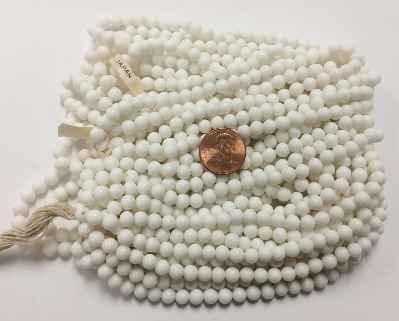 1200 PIECES (3/4LB) VINTAGE JAPANESE GLASS WHITE 5.5mm. ROUND SMOOTH BEADS 4008