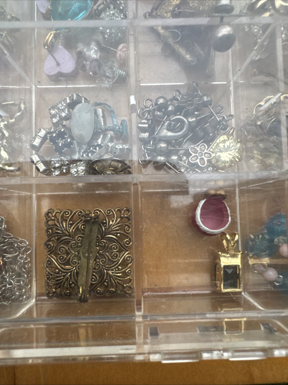 Big Mixed Lot of Jewelry Making Supplies Gold & Silver Tone Please See Pictures