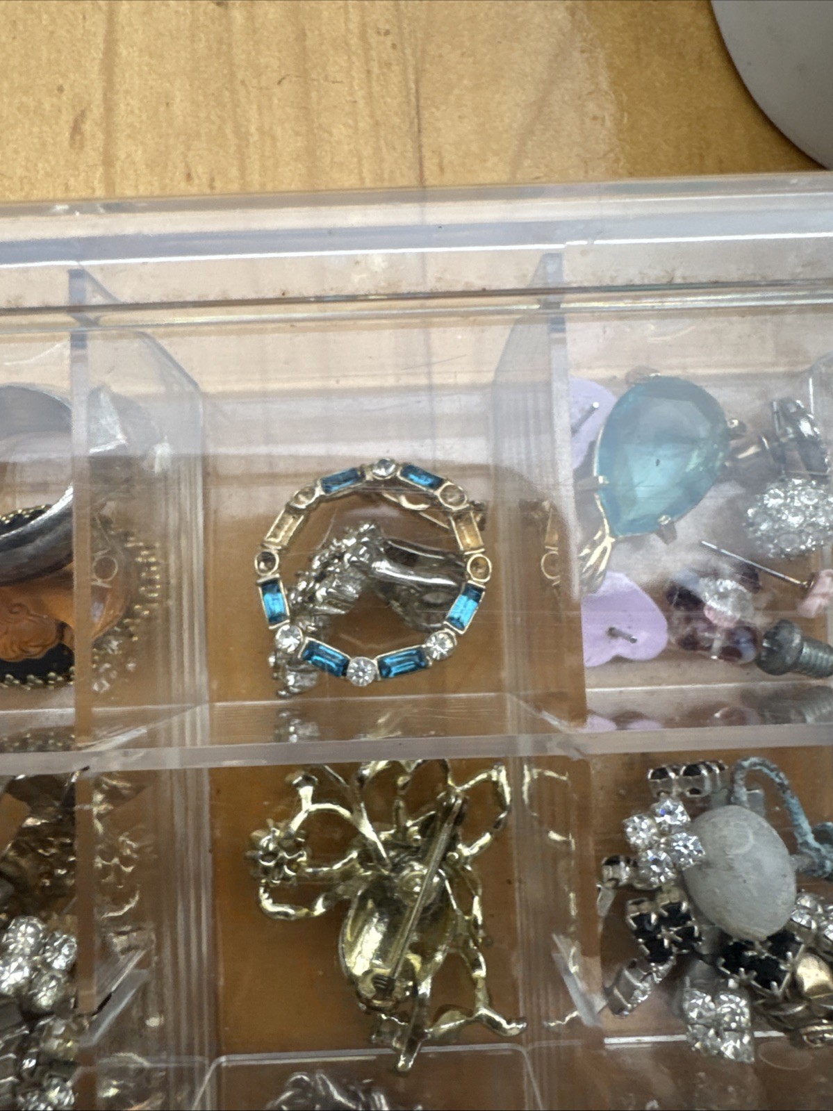 Big Mixed Lot of Jewelry Making Supplies Gold & Silver Tone Please See Pictures