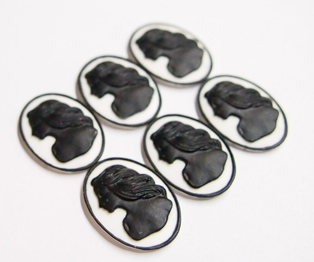 8 Vintage Black /White 25x18mm Bare Shoulder Elegant Woman Resin Cameo Cabochon