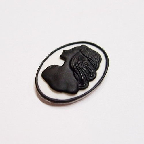 8 Vintage Black /White 25x18mm Bare Shoulder Elegant Woman Resin Cameo Cabochon