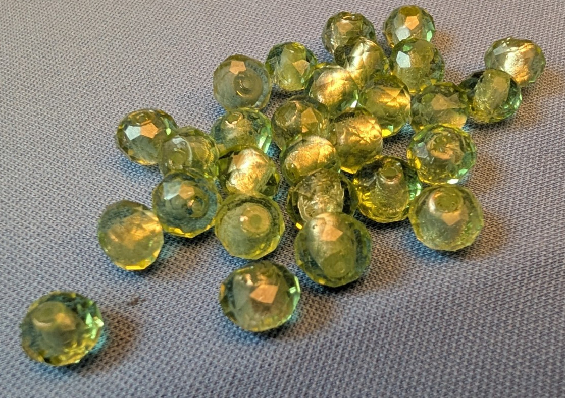 28 vtg glass faceted green beads for necklace