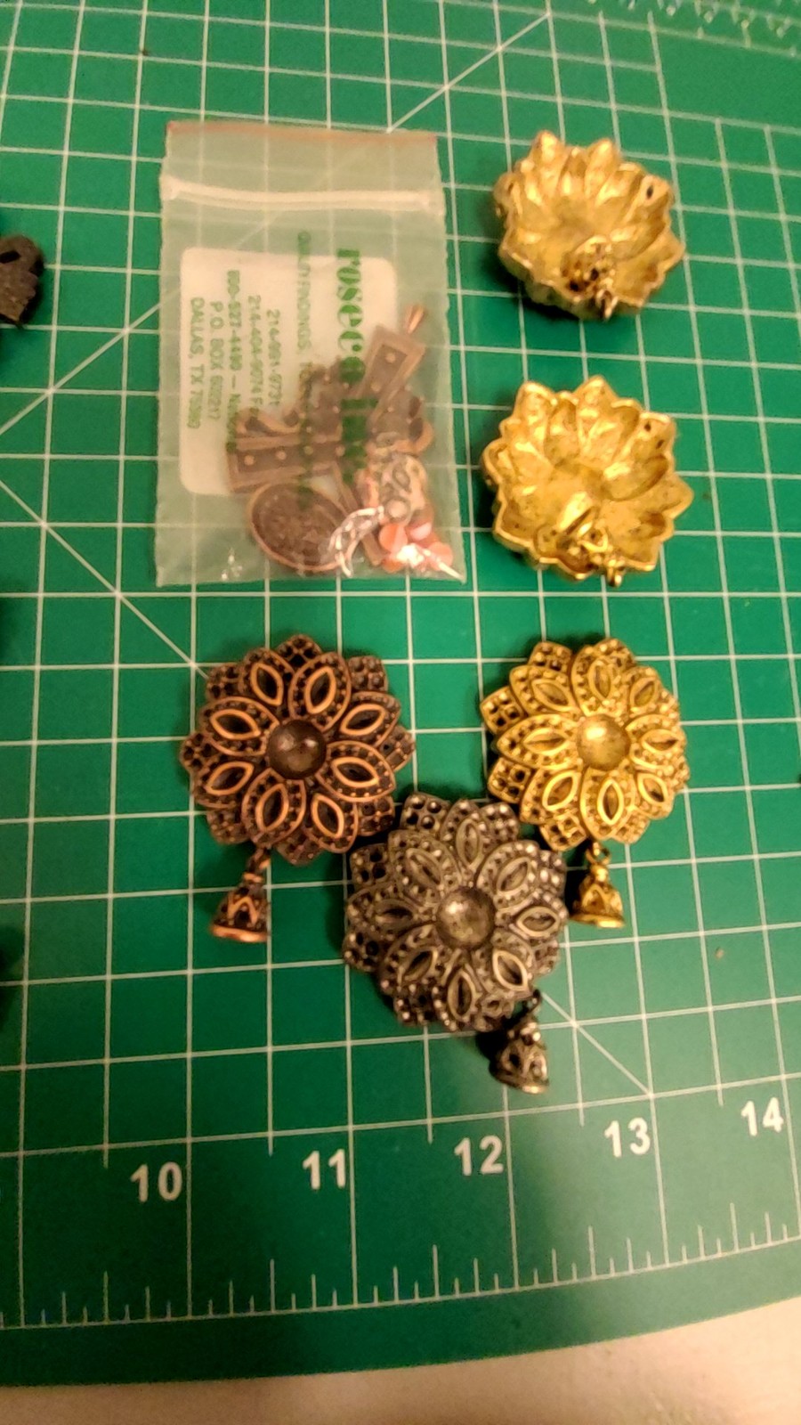 Vintage Mixed Metal Jewelry Findings Lot Pendants Charms Filigree Flower 12.8oz