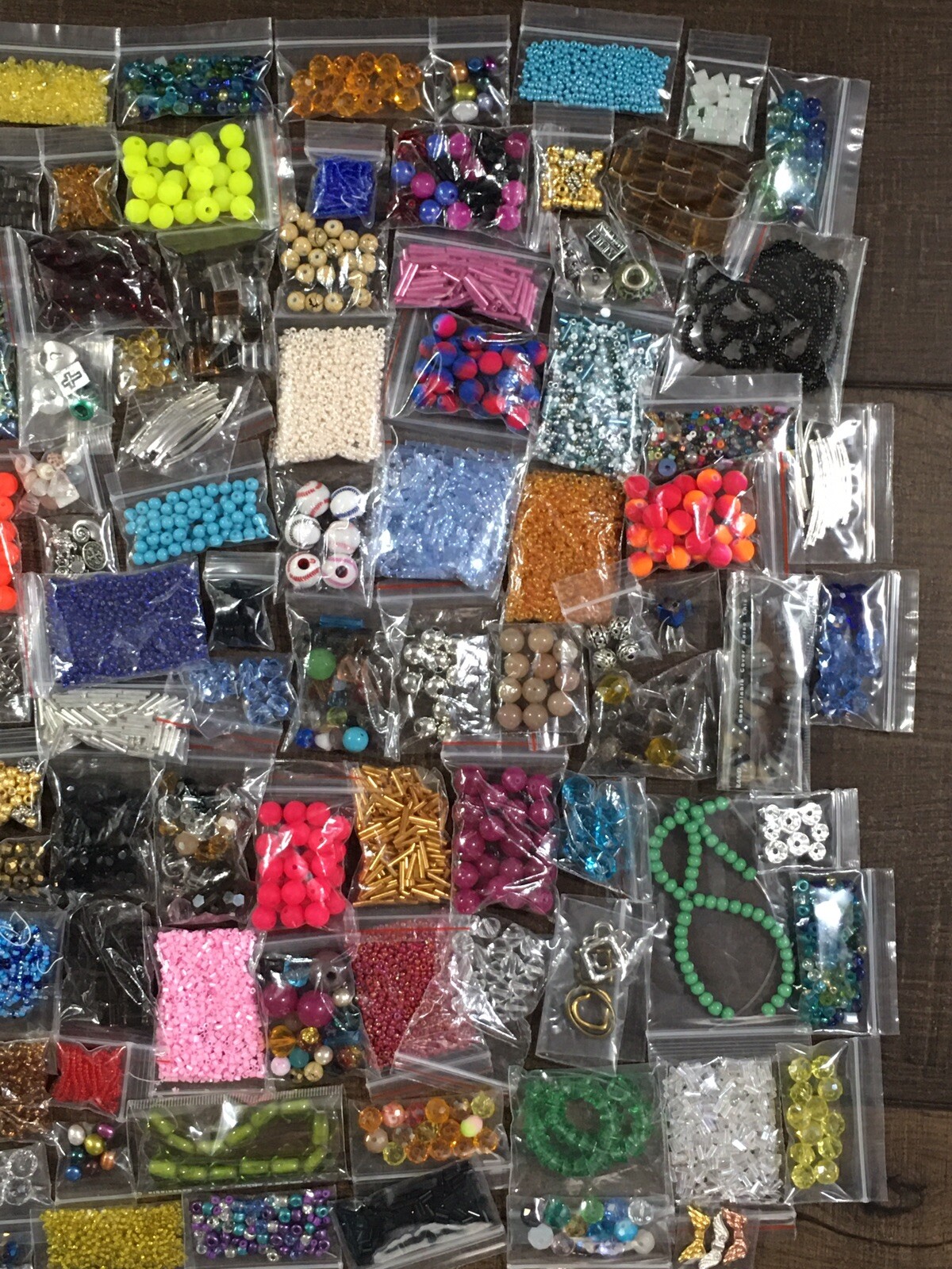 Lot Of BEADS 40 Bags Jewelry Making Supplies Loose Mixed Glass Acrylic Metal👑🐝