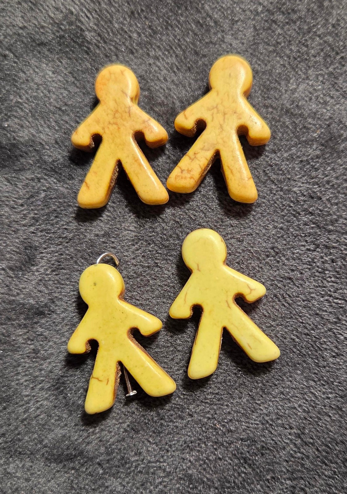 8 pcs Howlite Stone People Bead Yellow 21 x 14 mm