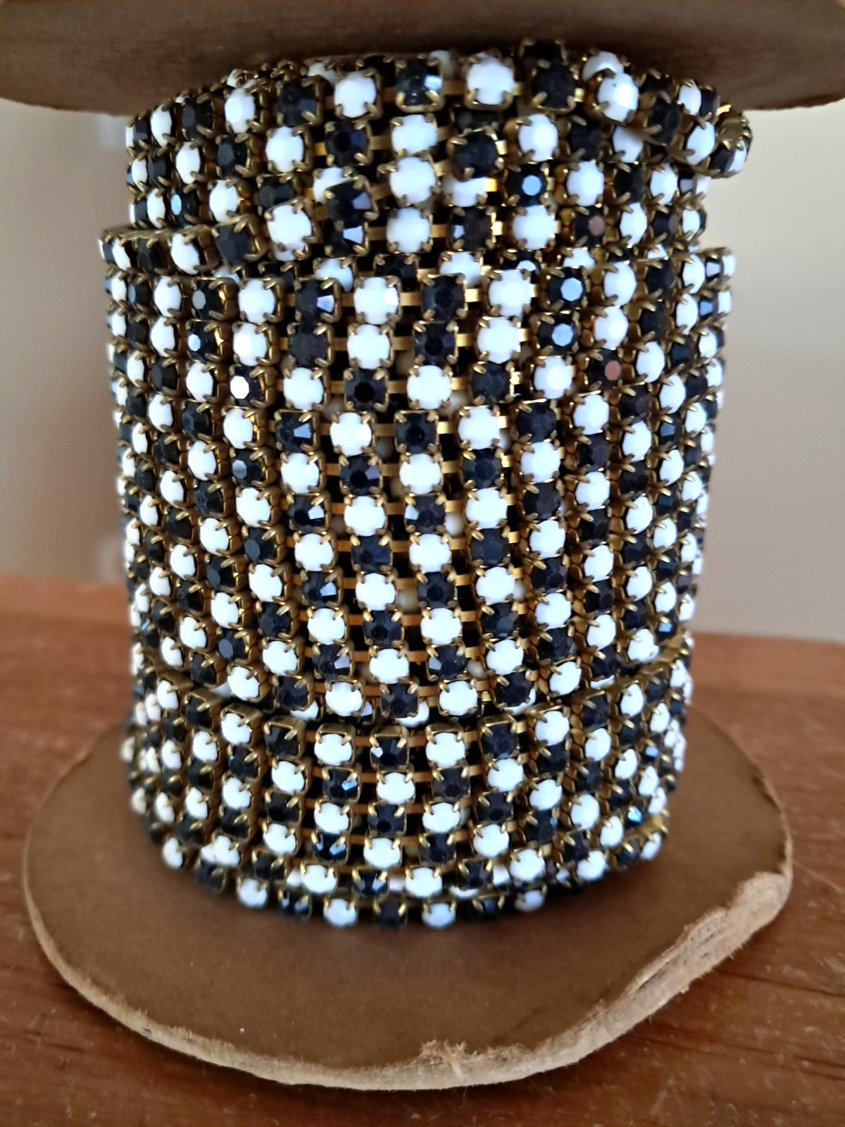 6 FEET SWAROVSKI RHINESTONE CHAIN 24 PP JET/WHITE