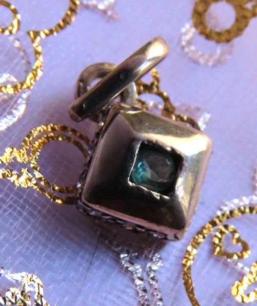 18k White Gold Natural Emerald and Zircons