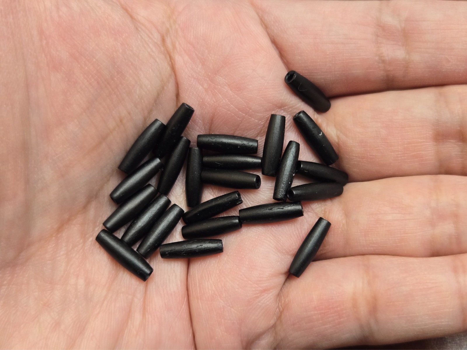 500 PCS BLACK BUFFALO BONE HAIR THIN PIPE BEADING BEADS 1/2″