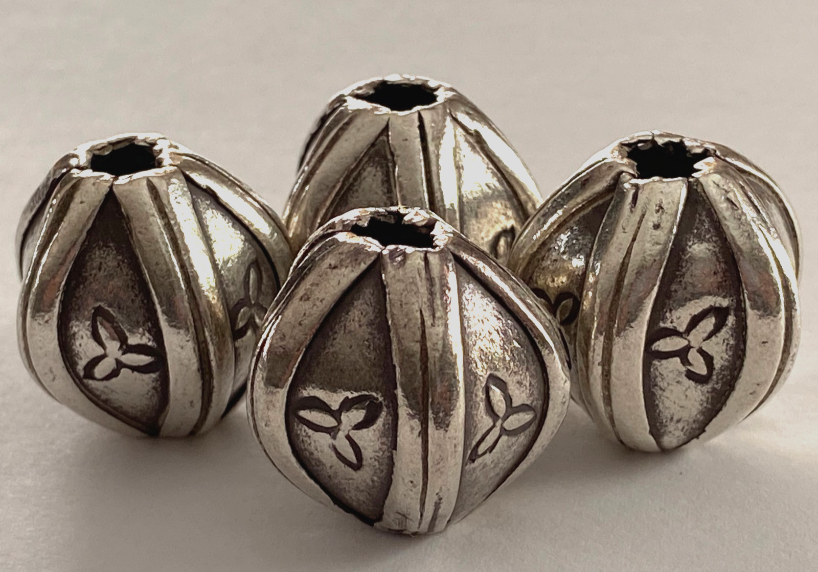 Hill Tribes Thai Silver Tri-Petal Bulb Bead 25mm 11.8g Handcrafted in Thailand