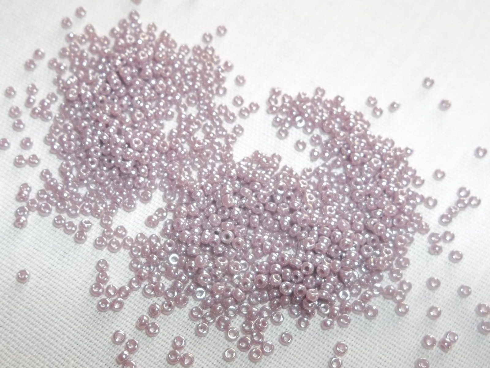 Miyuki Glass Seed Beads 15/0 Rocaille, Opaque Luster Lavender – 35 Gr
