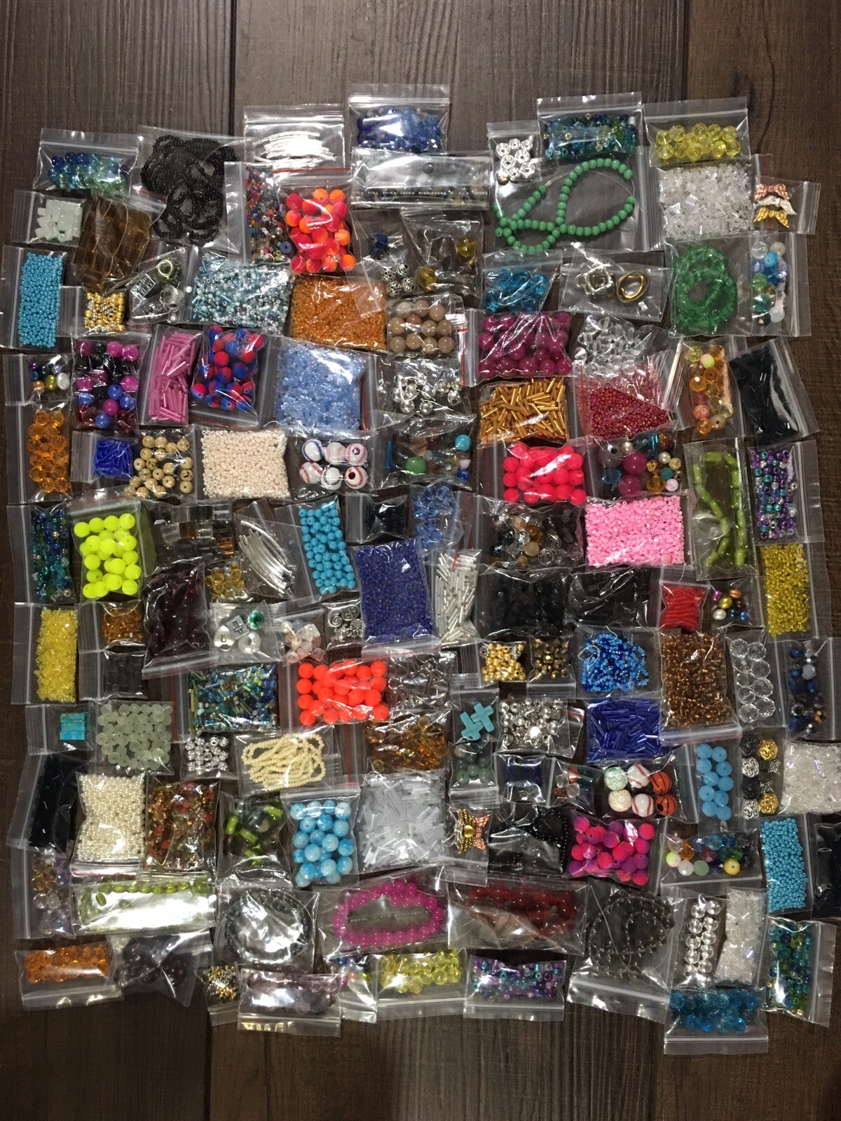 Lot Of BEADS 40 Bags Jewelry Making Supplies Loose Mixed Glass Acrylic Metal👑🐝
